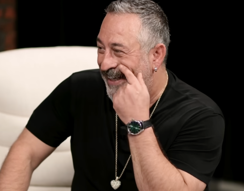 Cem Yılmaz'ın taktığı H. Moser & Cie. Pioneer Centre Seconds