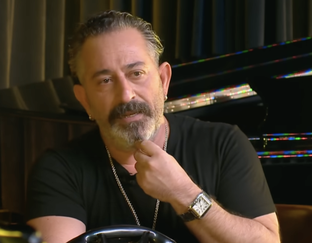 Cem Yılmaz'ın taktığı Cartier Tank Anglaise