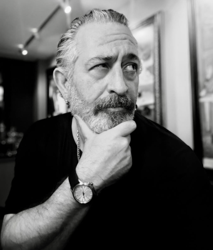 Cem Yılmaz'ın taktığı Sinn 556