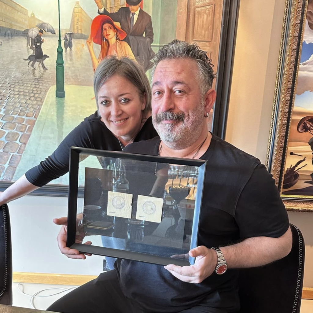 Cem Yılmaz'ın taktığı Rolex OP Kırmızı Kadran