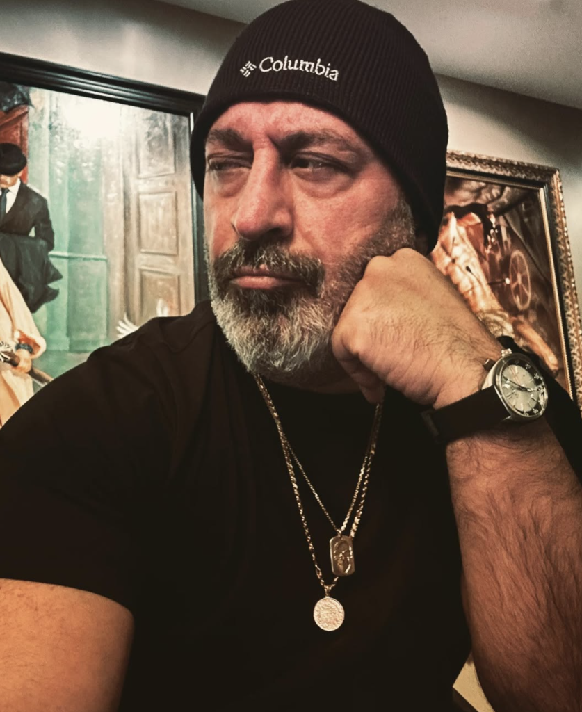 Cem Yılmaz'ın taktığı Farer Endeavour GMT