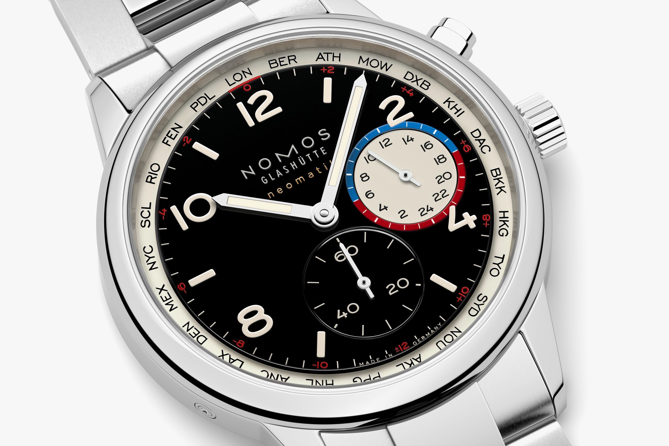 NOMOS Club Sport neomatik Worldtimer Dark siyah kadran detayı