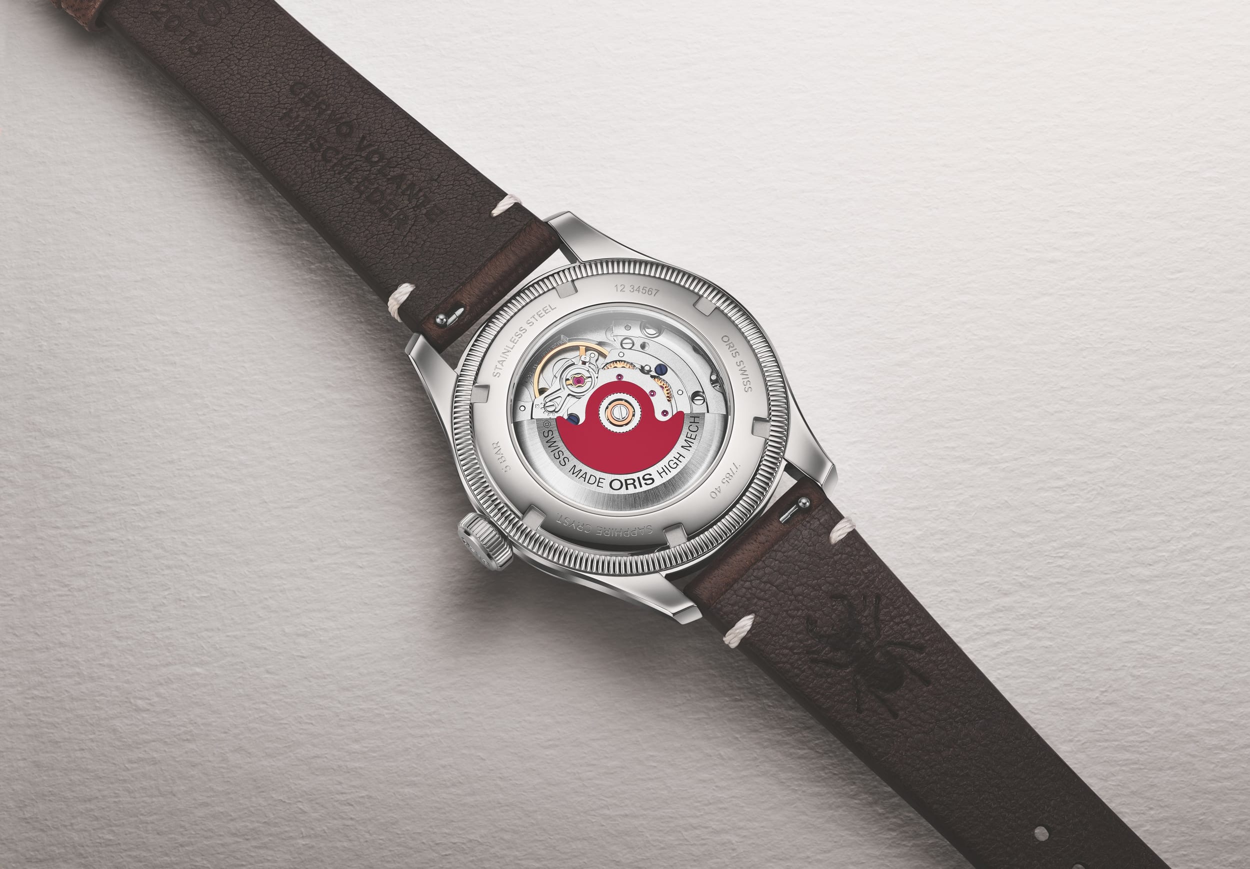 Oris Big Crown x Cervo Volante Calibre 754-1 şeffaf arka kapak görünümü