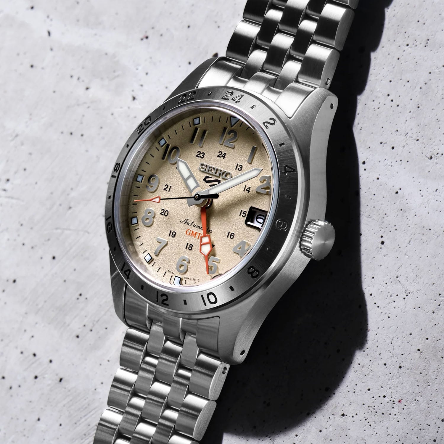Seiko 5 Sports Field GMT HDB002 haki bej kadran