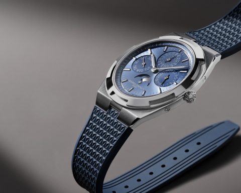 Vacheron Constantin Overseas Perpetual Calendar Ultra-Thin ref. 4300V/220G-H119 mavi kauçuk kayışla