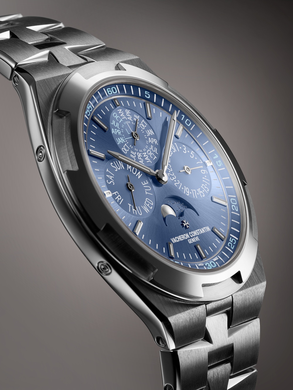 Vacheron Constantin Overseas Perpetual Calendar Ultra-Thin azur mavisi kadran detayı