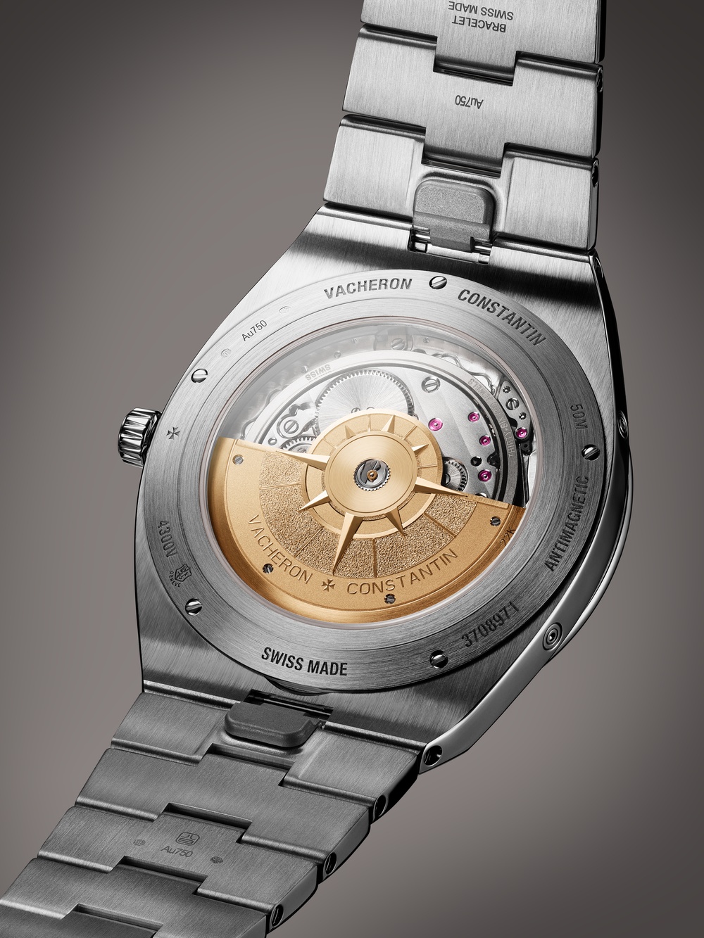 Vacheron Constantin Calibre 1120 QP mekanizmasının safir arka kapaktan görünümü