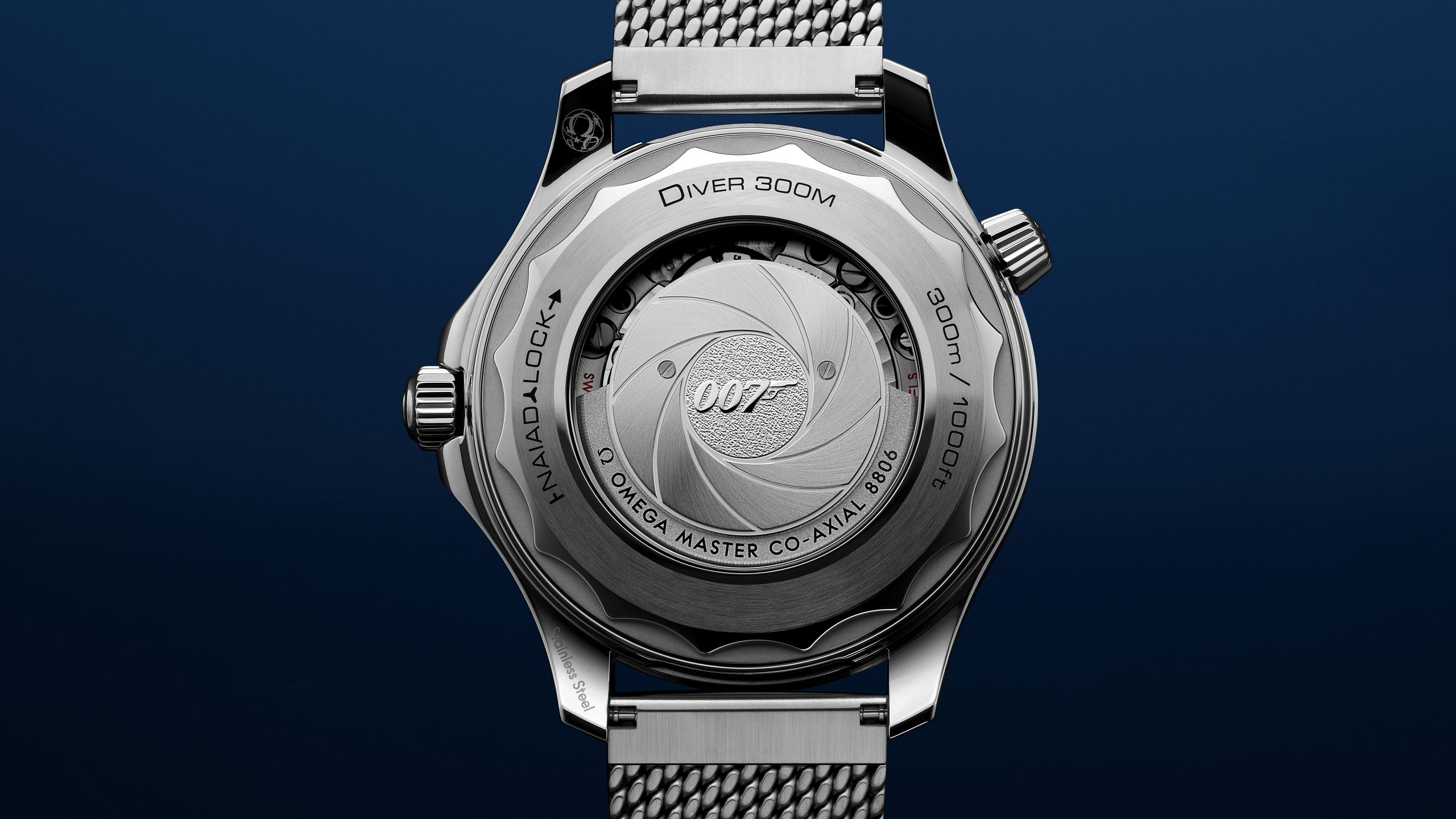 OMEGA Calibre 8806 James Bond tabanca namlusu biçimli rotor