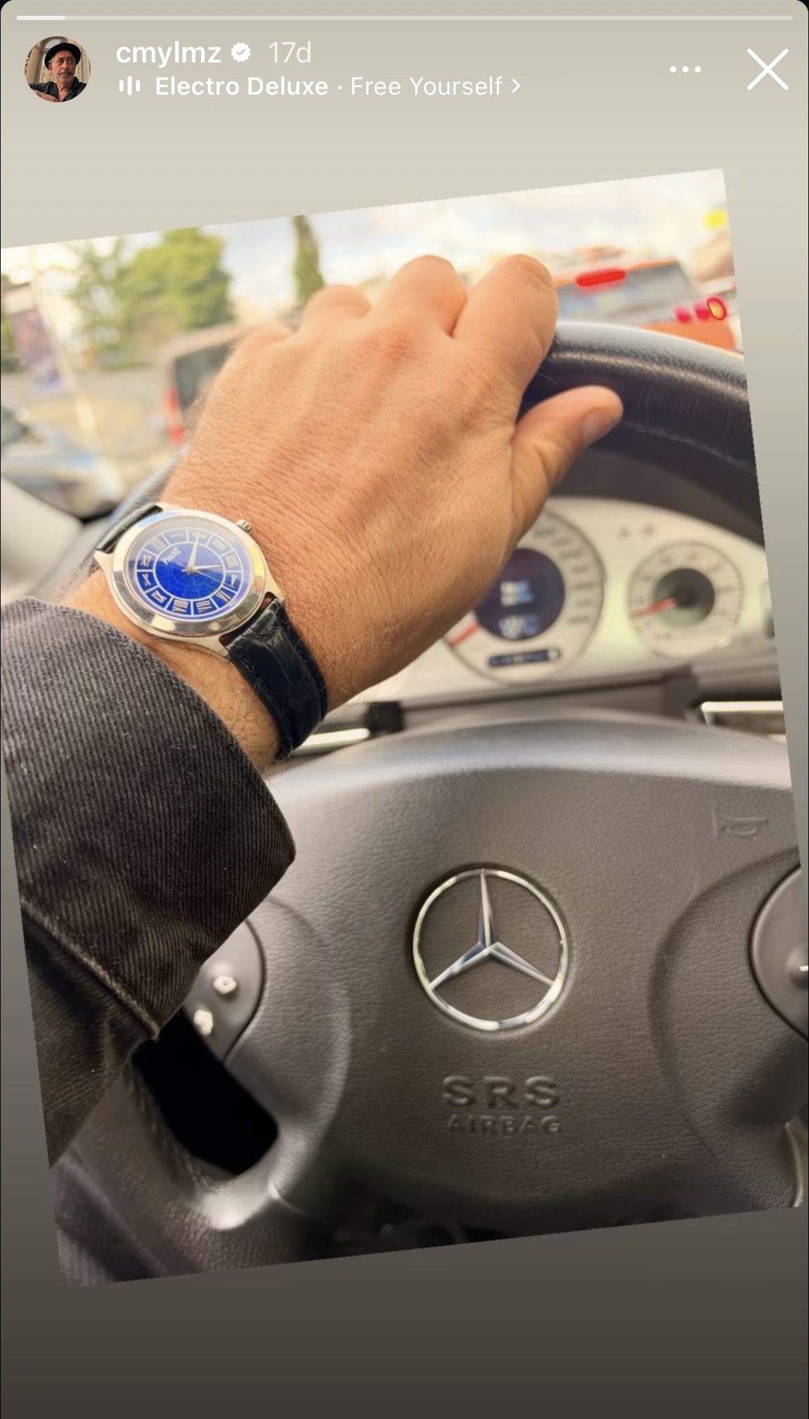 Cem Yılmaz'ın bileğinde lapis lazuli kadranlı beyaz altın Piaget ref. 26011