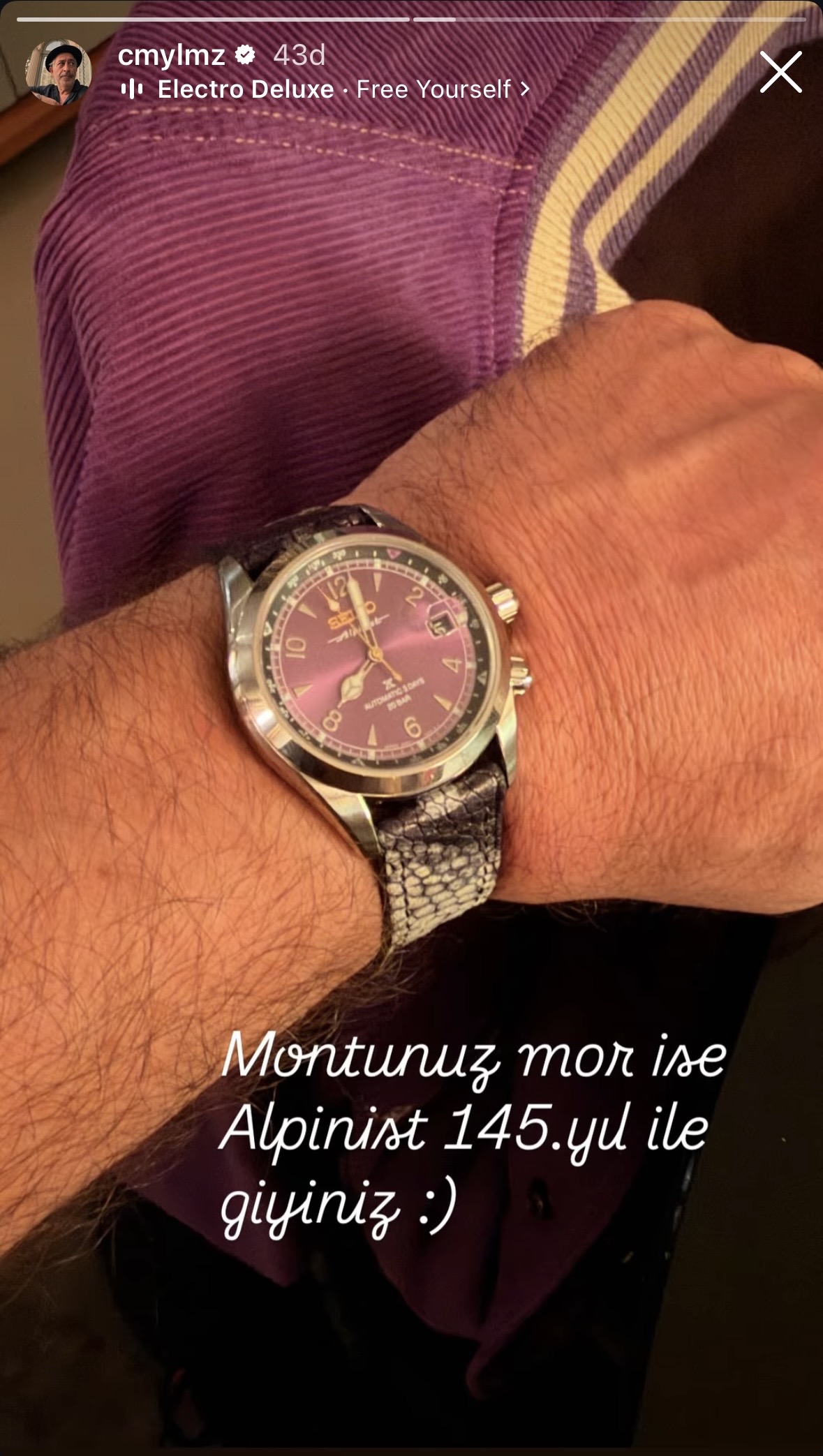 Cem Yılmaz'ın bileğinde Edo moru kadranlı Seiko Prospex Alpinist HBC006J1 145. Yıl Limited Edition