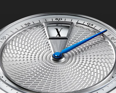 Christopher Ward C1 Jump Hour XV gümüş guilloche kadran ve saat penceresi