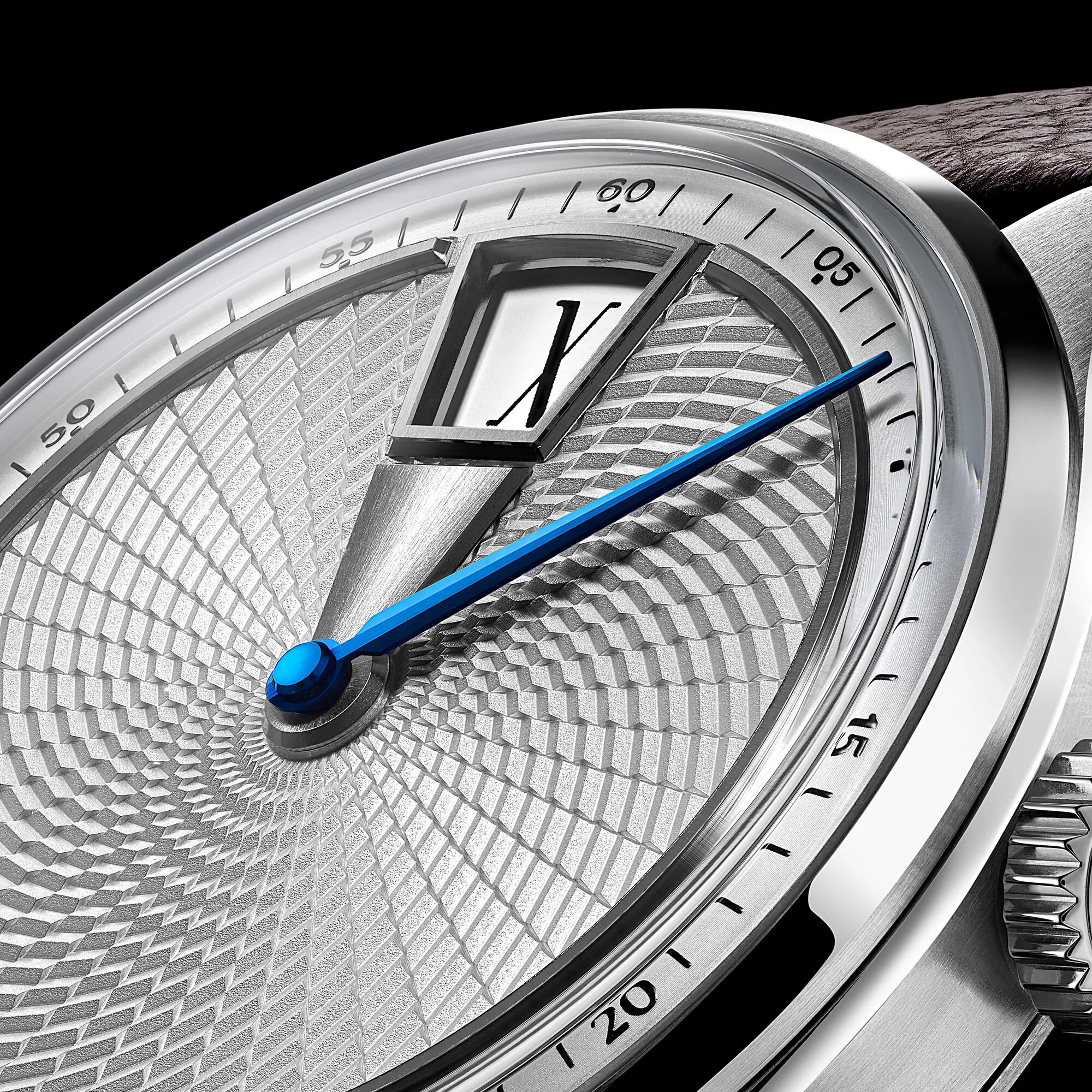 Christopher Ward C1 Jump Hour XV atlayan saat penceresi ve mavi dakika ibresi