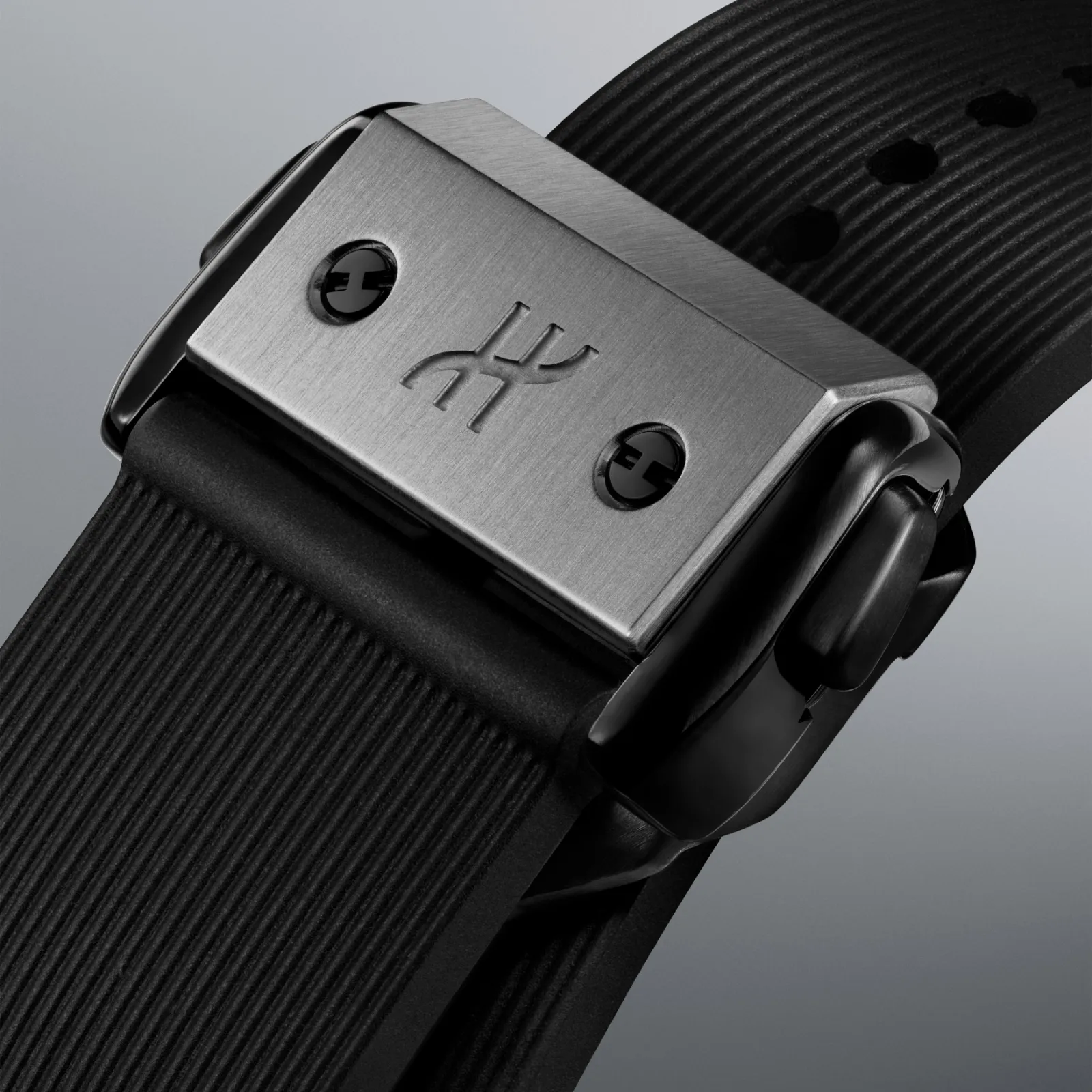 Hublot Classic Fusion Tributo katlanır toka Hublot Classic Fusion Tributo siyah çizgili kauçuk kayış ve siyah kaplamalı katlanır toka
