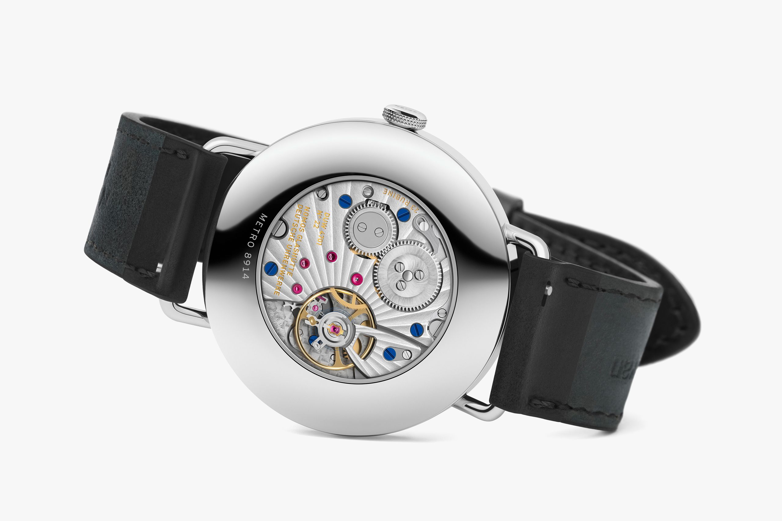 NOMOS Metro Date Power Reserve Ice Blue safir arka kapaktan görünen DUW 4701 mekanizması