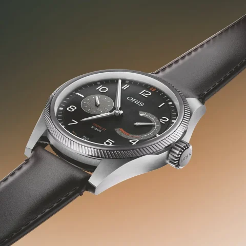 Oris ProPilot Calibre 111 01 111 7808 4164-07 6 20 19LC, siyah kadran, tırtıklı bezel ve kahverengi deri kayış