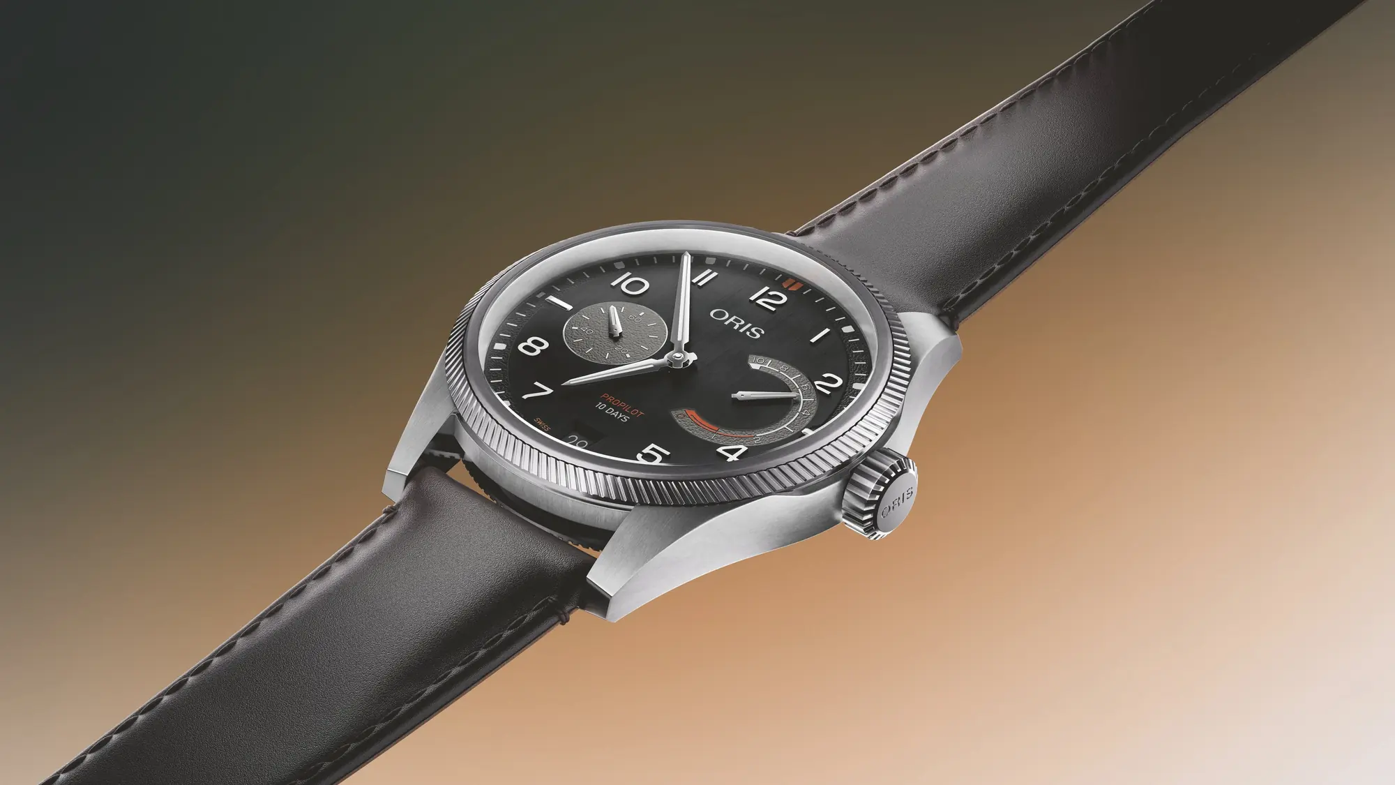Oris ProPilot Calibre 111 01 111 7808 4164-07 6 20 19LC, siyah kadran, tırtıklı bezel ve kahverengi deri kayış