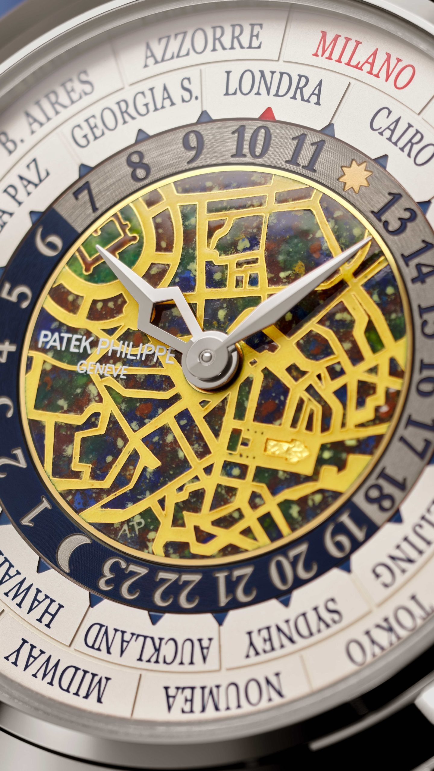 Patek Philippe 5531G-013 gece temalı cloisonne mine kadran ayrıntısı