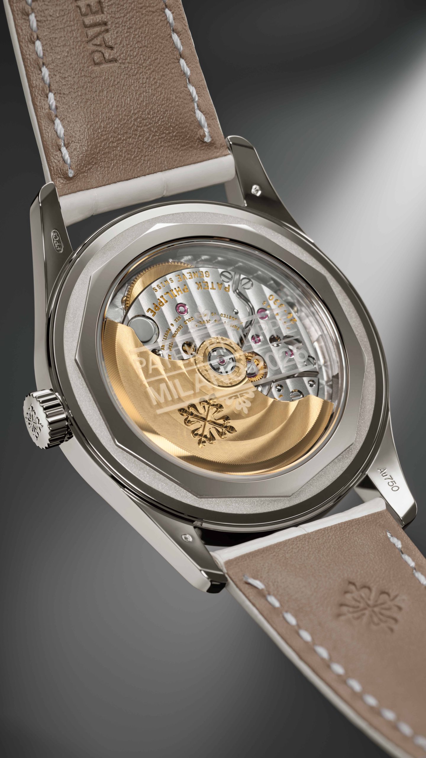 Patek Philippe 7007G-010 Calibre 26-330 S C ve Milano 2026 arka kapak yazısı