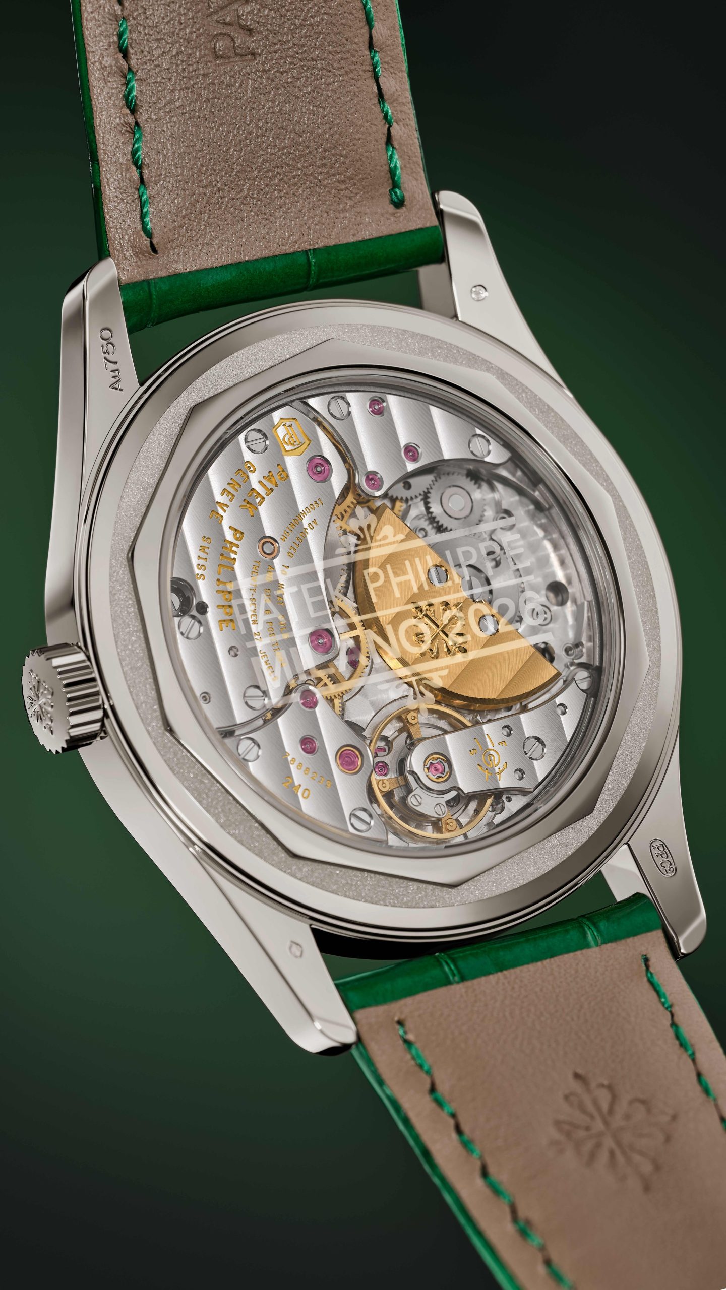 Patek Philippe 7147G-010 Calibre 240 Q mikro rotor ve Milano 2026 yazısı