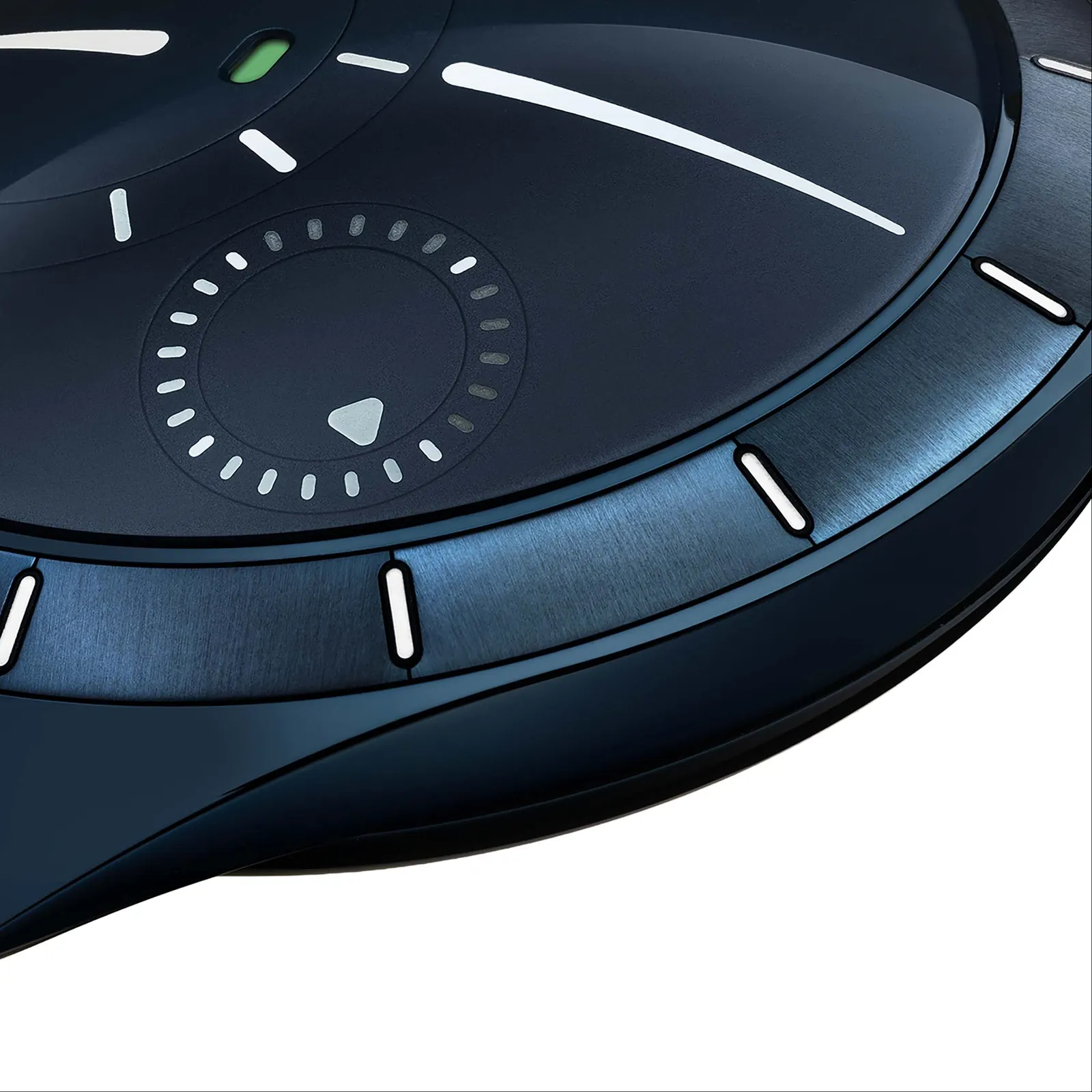 Ressence TYPE 10 titanyum bezel segmentleri Ressence TYPE 10'un 24 ayrı titanyum parçadan oluşan bezeli ve ışıyan dakika işaretleri