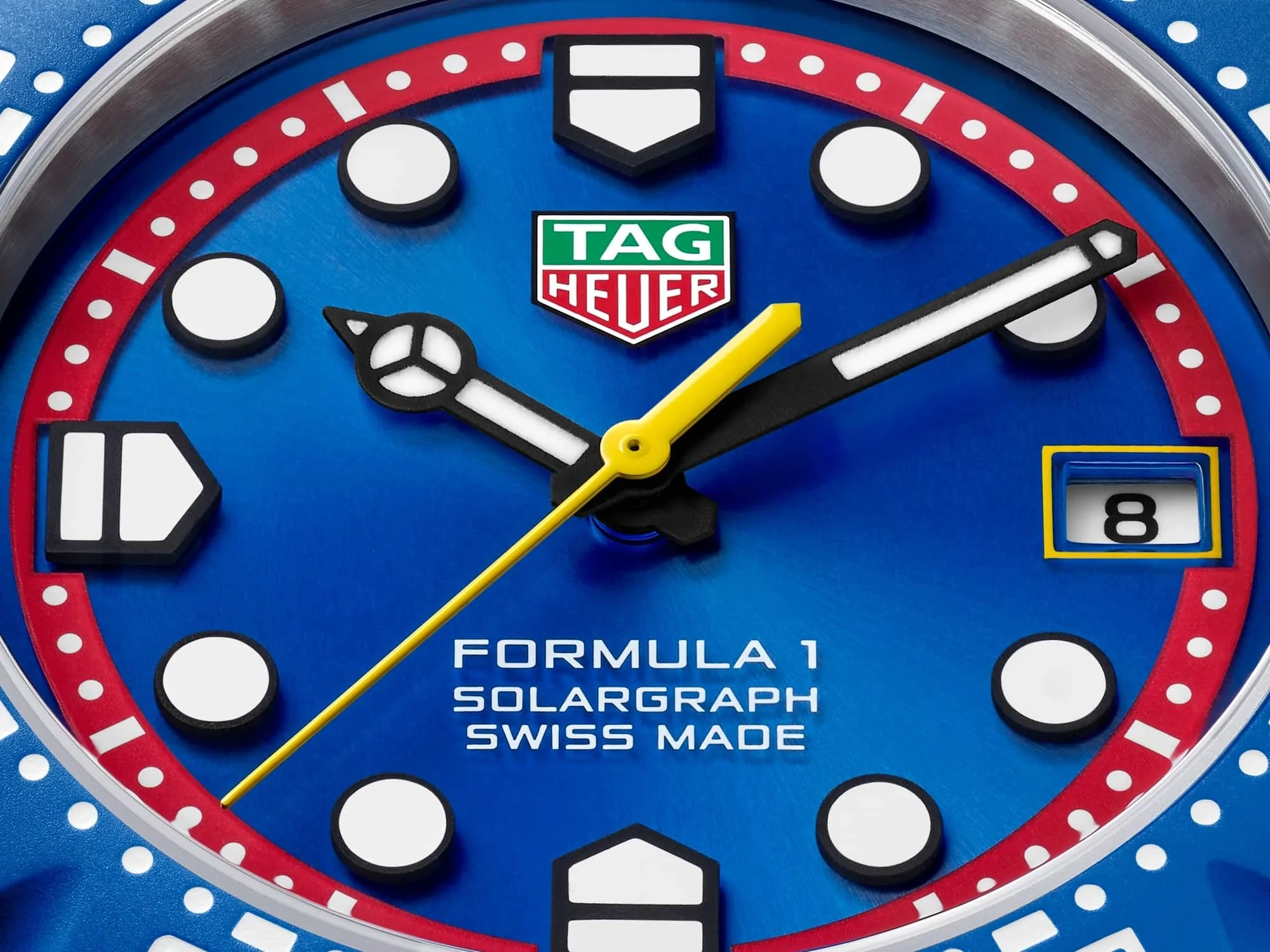 TAG Heuer Formula 1 Solargraph x Oracle Red Bull Racing kadranında kırmızı flanş ve sarı merkez saniye ibresi