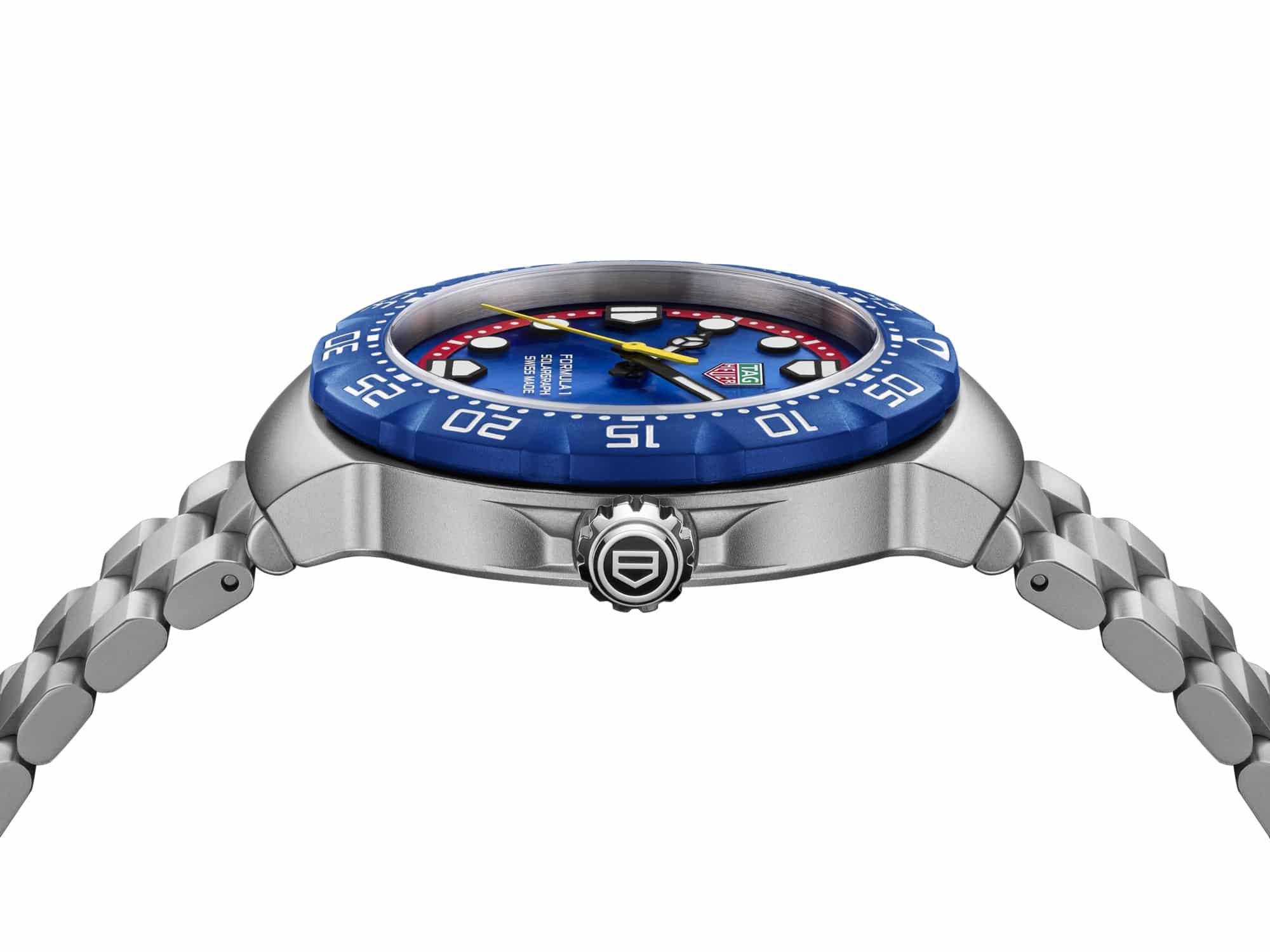 TAG Heuer Formula 1 Solargraph x Oracle Red Bull Racing 38 mm çelik kasanın yandan görünümü